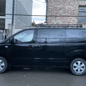 Hyundai H1 Starex в аренду в Грузии: простор, полный привод и 12 мест для большой компании - фото 3 Hyundai H1 Starex в аренду в Грузии: простор, полный привод и 12 мест для большой компании - фото 3